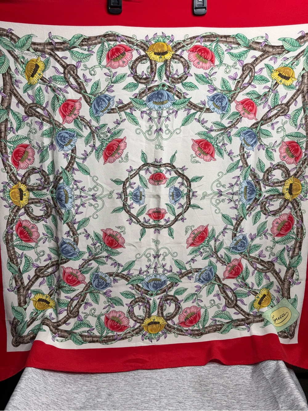 Vintage Gucci "Flora" 90 silk scarf